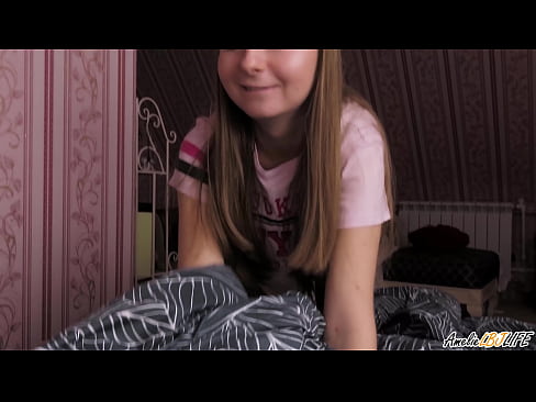 ❤️ 블론디는 그녀의 BFF를 깊이 빨아 먹고 그녀의 입에 정액을 가져옵니다. 포르노 비디오 우리 ko.pornoreino-com.ru ❌